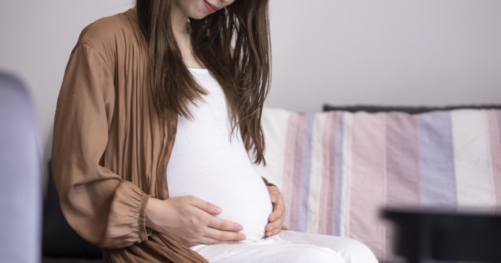 40代になると、女性の卵巣の機能が低下し、卵子の品質も低下するため、受精率や着床率が低くなる傾向があります。このような状態が続くと、不妊治療を必要とするケースが増えてきます。